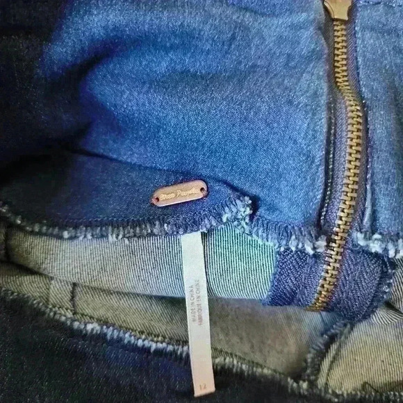 Free People - Livin It Up Denim Pencil Mini Skirt - Denim Blue sz 12 - Picture 6 of 7